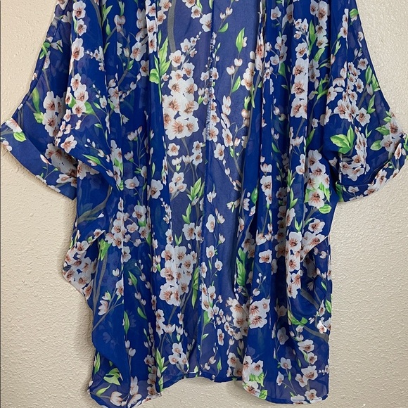 Woman’s Blue Floral Sheer Kimono Cardigan – Size Large Coverup - Picture 3 of 9